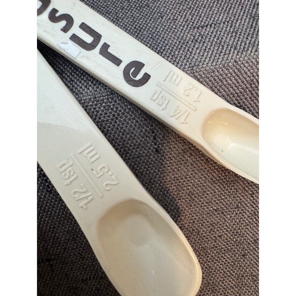 Vintage plastic almond measuring spoons set 5 sizes